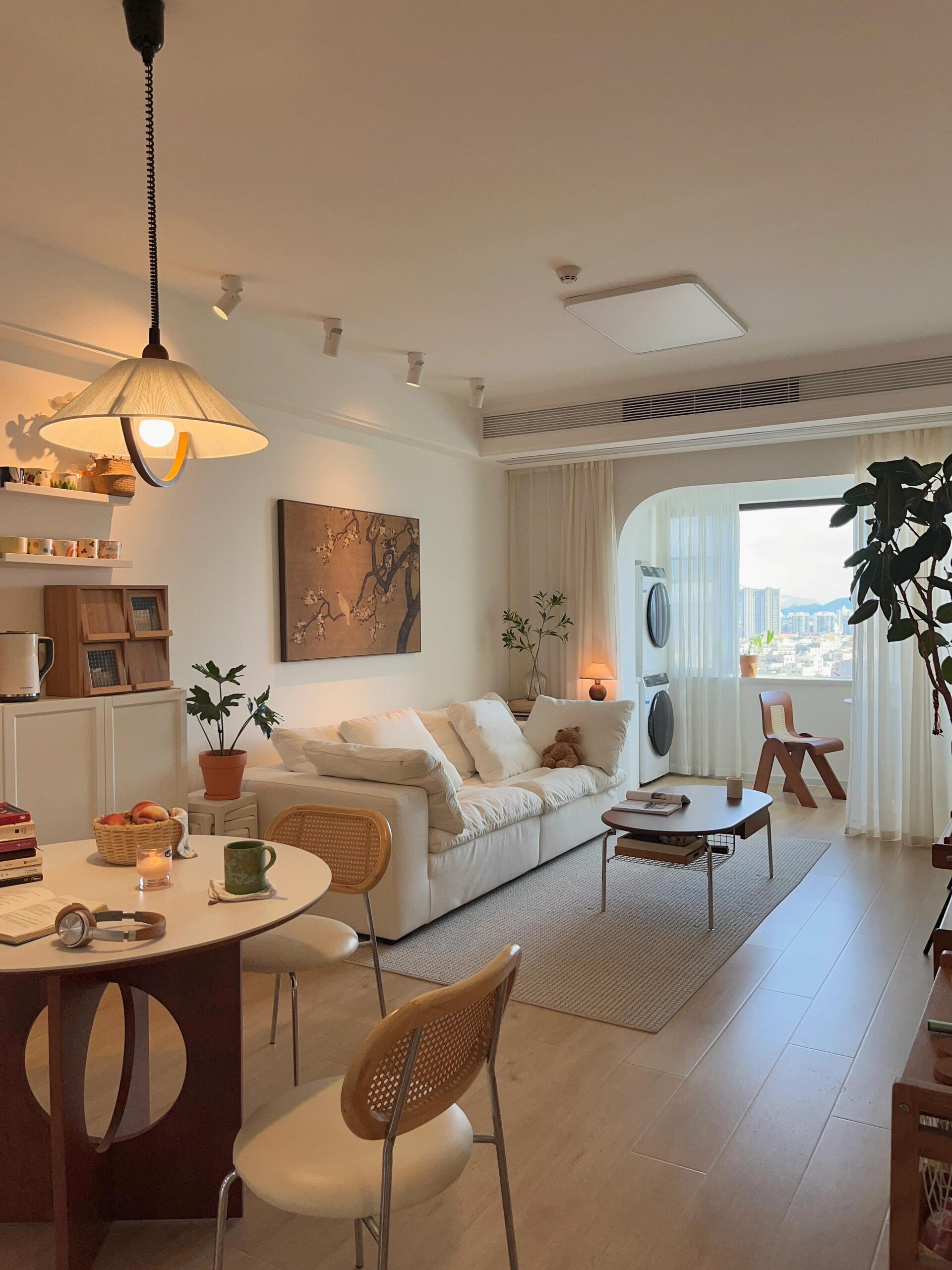 部屋 : Living room,Tokyo Creating a Cozy 16x18 Living Room Layout with Japandi Furniture